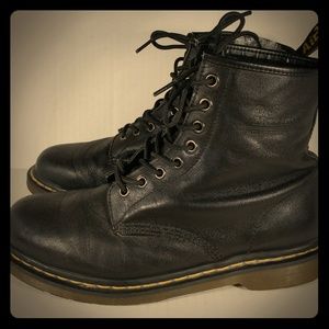 Dr Doc Martens Soft Black Leather Classic 8 eye